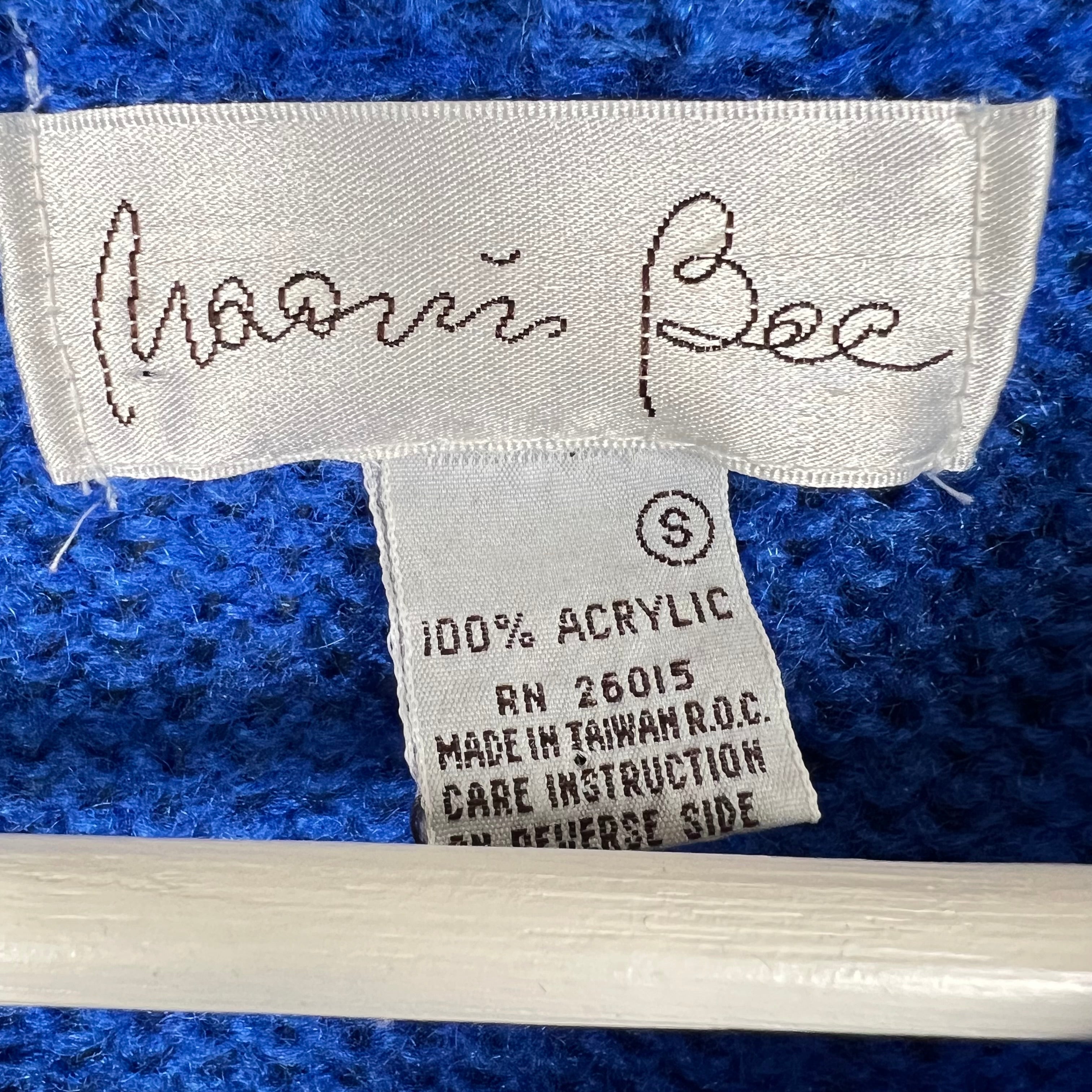 Vintage Women’s Rose Design Knit Blue/Pink