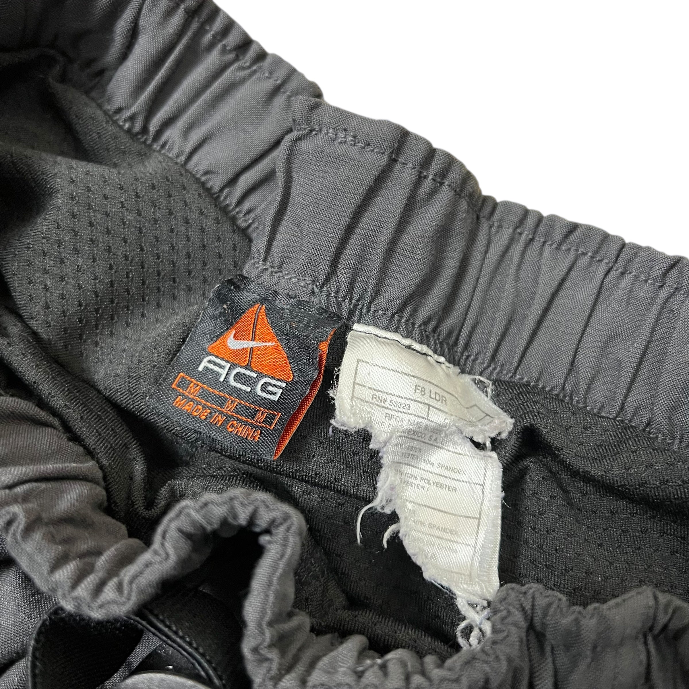 Vintage 90’s Nike ACG Cargo Nylon Shorts Black