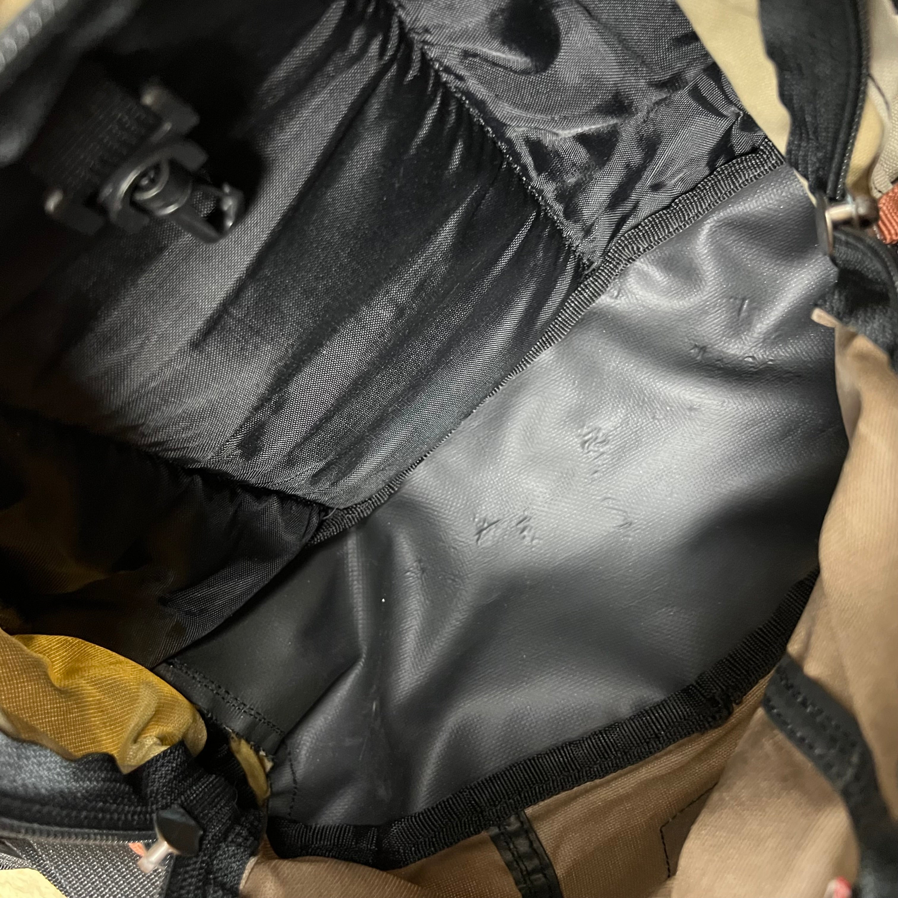 Vintage Salomon 6 Cross Body Bag Beige