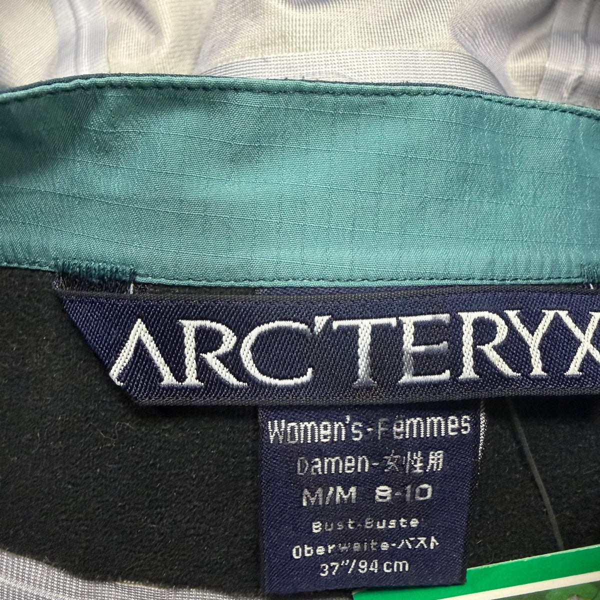 2000’s Arc’teryx Women’s Theta AR Shell Jacket Muted Blue