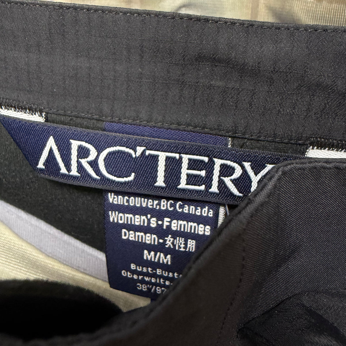 Arc’teryx Women’s Theta AR Shell Jacket Black