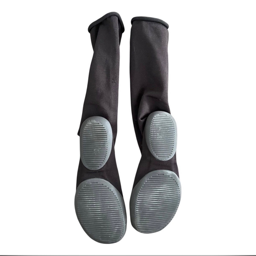 Yeezy Pods Black