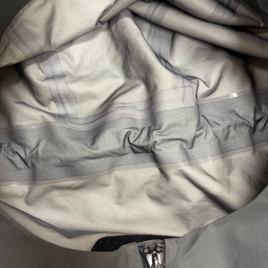 Arc’teryx Beta LT Shell Jacket Light Grey