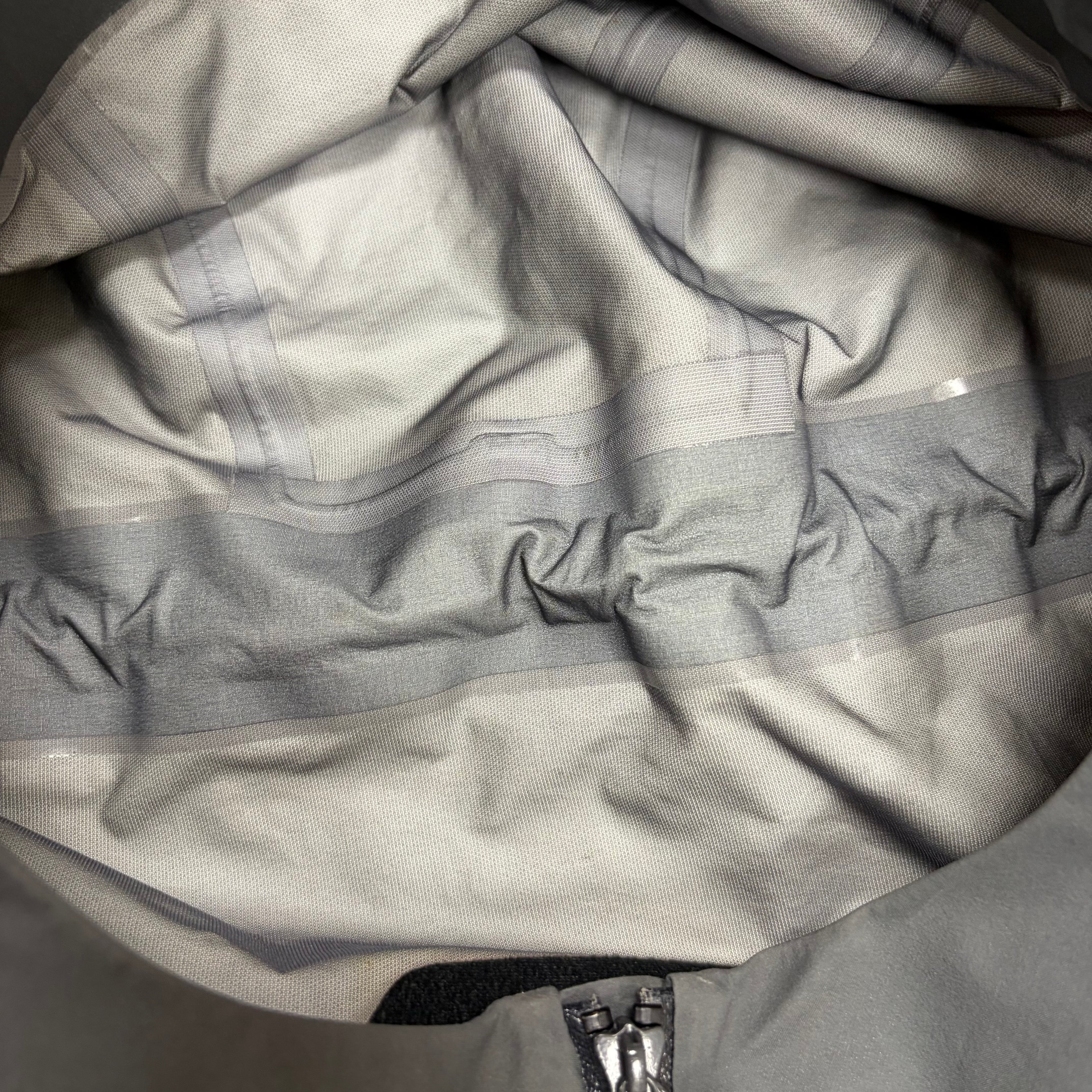 Arc’teryx Beta LT Shell Jacket Light Grey