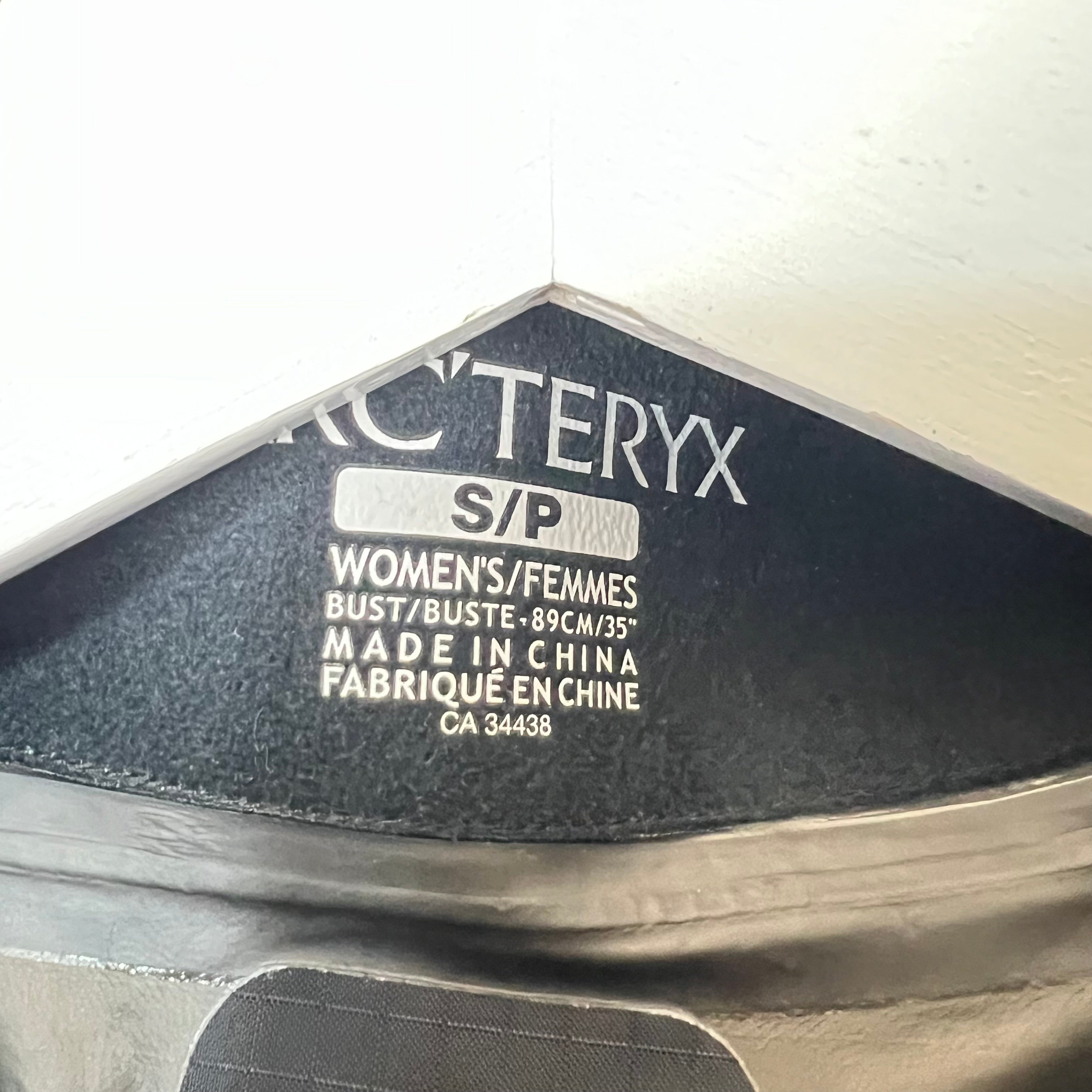 Arc’teryx Women’s Beta LT Jacket Blue